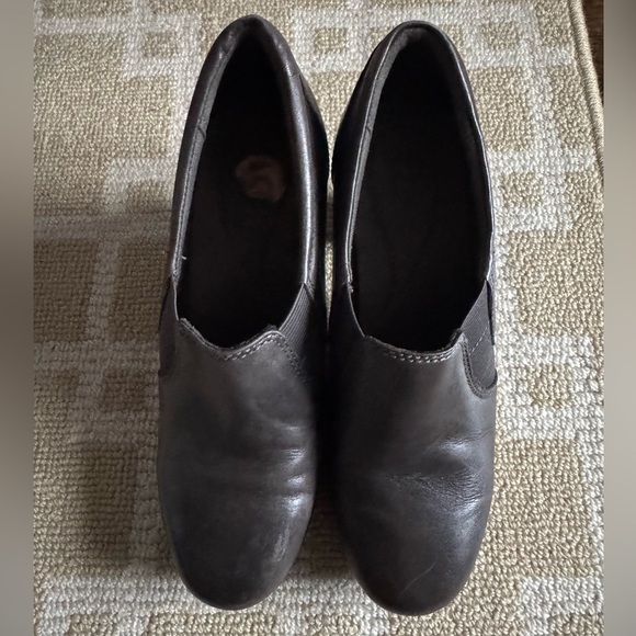 Clarks Brown Leather Slip-On Block Heel Booties Elastic Comfort Shoes Size 6 - Picture 9 of 12